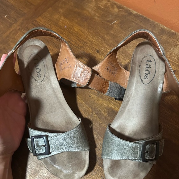 Taos Buckle Up Wedge Sandal EU 39 Olive Green Stone Leather - Picture 11 of 12